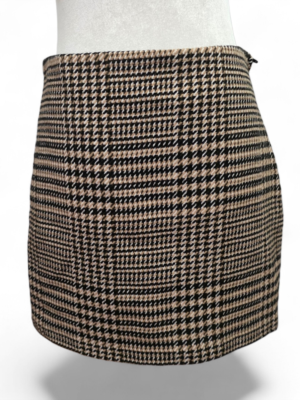 H&M Beige and Black Houndstooth Mini Skirt